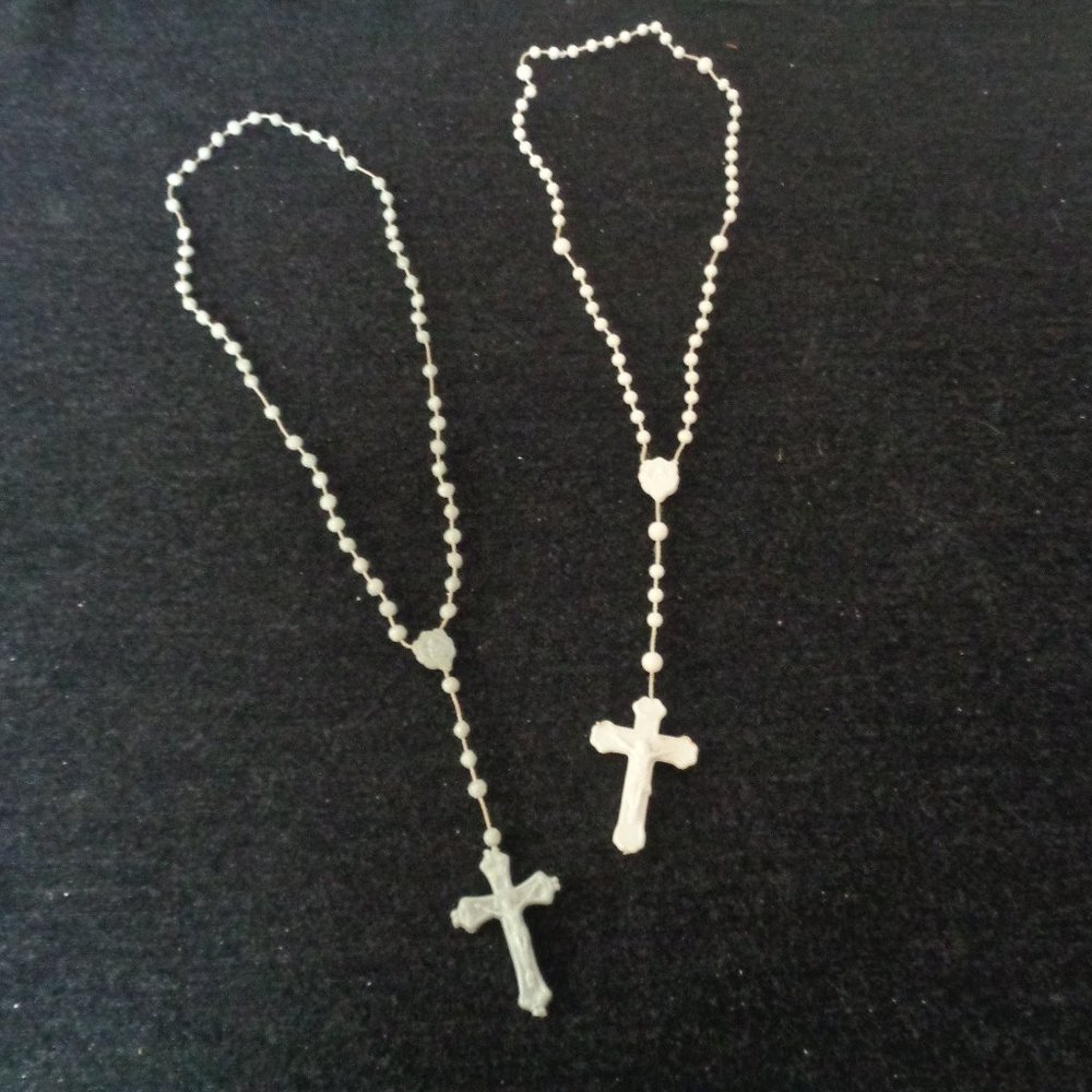 VINTAGE PLASTIC CATHOLIC ROSARYS